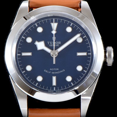 레플리카 [튜더] 남성용 빈티지 베이지 가죽 스트랩!! 블랙 베이 M79500-0008 스노우플레이크 오리지널 동일 무브 블루 다이얼 스위스 ETA 2824-A2 오토매틱 무브먼트 TUD0334  