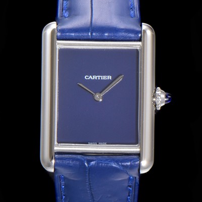 레플리카 [까르띠에] 여성용 탱크 머스트 WSTA0054 로마 인덱스 33.7mm 블루 다이얼 악어가죽줄 쿼츠 무브먼트 CAR00576  