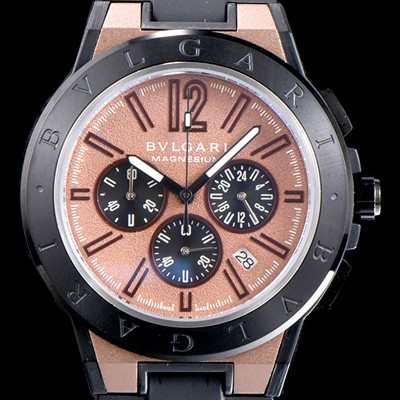 레플리카 [불가리] 남성용 신상품 업데이트!! 디아고노 102428 DG42BSMCVDCH 크로노그래프 마그네슘 PVD 핑크 다이얼 쿼츠 무브먼트 BVL4250  