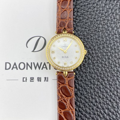 레플리카 [오메가] 여성용 드빌 424.58.27.60.55.001 프레스티지 듀드롭 27.4mm 옐우골드 다이아몬드 쿼츠 무브먼트 화이트 자개 다이얼 omg0234  