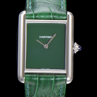 레플리카 [까르띠에] 여성용 탱크 머스트 WSTA0054 로마 인덱스 33.7mm 그린 다이얼 악어가죽줄 쿼츠 무브먼트 CAR00575  