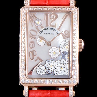 레플리카 [프랭크뮬러] 여성용 롱아일렌드 952 QZ ORC D 1R 컬력션 최상급 퀄리티의 쥬얼셋팅 케이스 화이트 마더 오브 펄 다이얼 스위스 쿼츠 무브먼트 FRA0411  