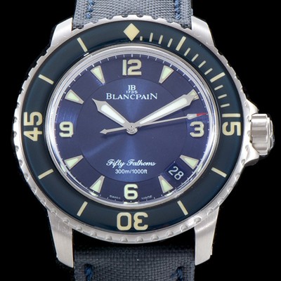 레플리카 [블랑팡] 남성용 피프티 패덤스 5015-12B40-O52A 아이코닉 다이버 워치 블루 다이얼 스위스 ETA 2836-2오토매틱 무브먼트 BLA4211  