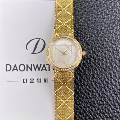 레플리카 
[디올] 여성용 라디드 사틴 25mm 다이아몬드 18K 옐루골드 쿼츠 무브먼트 화이트 자게 다이얼 dio1001  