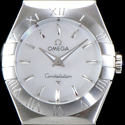 레플리카 [오메가] 여성 컬렉션 컨스틀레이션 123.10.24.60.02.002 오메가 코-액시얼 27MM 로마 숫자가 인그레이빙된 베젤 실버 다이얼 쿼츠 무브먼트 OMG0121  