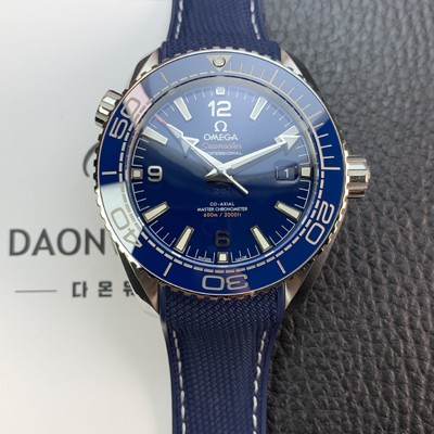 레플리카 [오메가] 남성용 씨마스터 신제품 215.33.44.21.03.001 플래닛 오션 600m 코-액시얼 마스터 크로노미터 43.5mm 오토매틱 Cal.8900 타입 우레탄줄 블루 다이얼 omg0192  