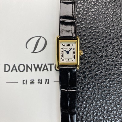 레플리카 [까르띠에] 여성용 탱크 루이스 미니 WGTA0212 18K 옐우골드 24mm 가죽줄 쿼츠 무브먼트 화이트 다이얼 car69374  