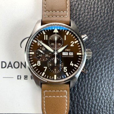 레플리카 [아이더블유씨] 남성용 파일럿 생텍쥐베리 어린왕자 한정판 에디션!! IW377713 데이 & 데이트 크로노그래프 브라운 다이얼 오토매틱 무브먼트 IWC0125  