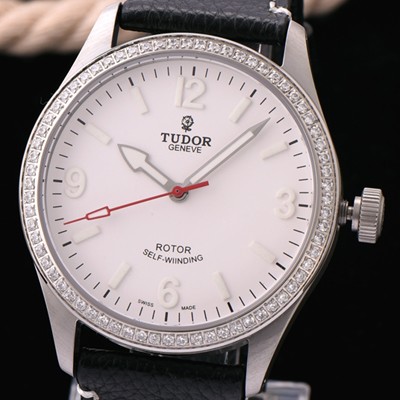 레플리카 [튜더] 남성용 헤리티지 화이트 다이얼 오토매틱 무브먼트 TUD4245  