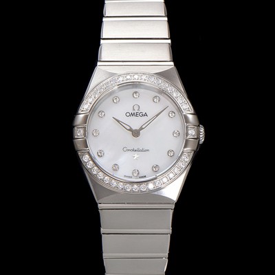 레플리카 [오메가] 여성용 컨스틀레이션 131.15.28.60.55.001 다이아몬드 세팅 베젤 28mm 쿼츠 무브먼트 화이트 자개 다이얼 omg0145  