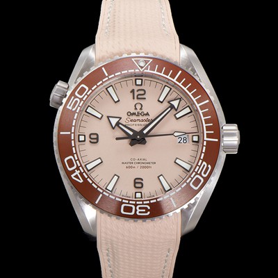 레플리카 [오메가] 남성용 씨마스터 신제품 215.32.44.21.09.001 플래닛 오션 600m 코-액시얼 마스터 크로노미터 43.5mm 오토매틱 Cal.8900 타입 우레탄줄 베이지 다이얼 omg20250  