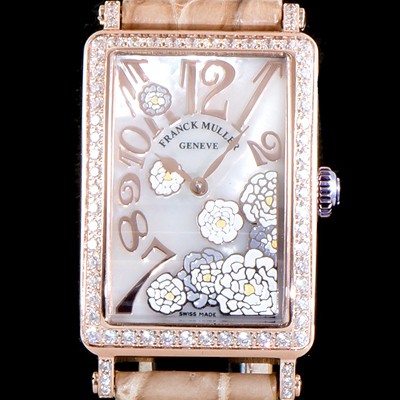 레플리카 [프랭크뮬러] 여성용 롱아일렌드 952 QZ ORC D 1R 컬력션 최상급 퀄리티의 쥬얼셋팅 케이스 화이트 마더 오브 펄 다이얼 스위스 쿼츠 무브먼트 FRA0410  