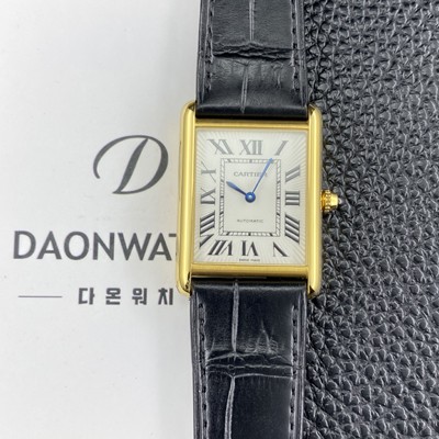 레플리카 [까르띠에] 남성용 2025신상! 탱크 루이스 18K 옐우골드 38.1mm 악어가죽 오토매틱 무브먼트 화이트 다이얼 car69385  