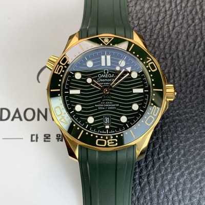 레플리카 [오메가] 남성용 씨마스터 210.62.44.20.01.001 다이버 300M 마스터 코액시얼 42 문샤인 골드 오토매틱 Cal. 8801타입 그린 다이얼 omg0221  