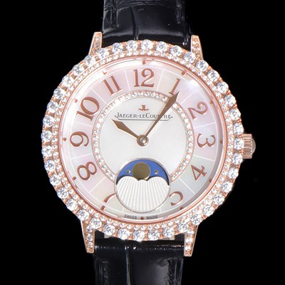 레플리카 [예거르꿀뜨르] 여성용 랑데뷰 문미듐 오토매틱 Cal.935타입 34mm 18K 로즈골드 보석/다이아 베젤 가죽줄 화이트다이얼 jag9912  