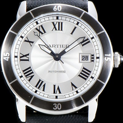 레플리카  [까르띠에] 남성용 New!! 롱드 크루아지에르 드 까르띠에 WSRN0002 시크한 캐주얼 워치!! 기요쉐 패턴의 실버 다이얼 오토매틱 무브먼트 CAR4023  