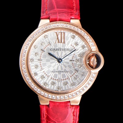 레플리카 [까르띠에] 여성용 신상 발롱블루 WJBB0080 악어가죽 밴드 화이트 다이얼 33mm 오토매틱 무브먼트 CAR0146  