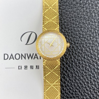 레플리카 
[디올] 여성용 라디드 사틴 25mm 18K 옐루골드 쿼츠 무브먼트 화이트 자게 다이얼 dio1002  