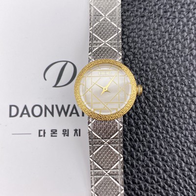 레플리카 
[디올] 여성용 라디드 사틴 25mm 쿼츠 무브먼트 화이트 자게 다이얼 dio1004  