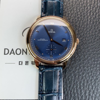 레플리카 [오메가] 남성용 드빌 스몰 434.53.41.20.03.001 세컨즈 마스터 크로노미터 18K 로즈골드 41mm 오토매틱 Cal.8802 타입 블루 다이얼 omg0217  