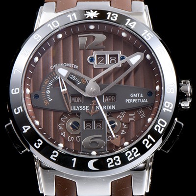 레플리카 [율리스나르당] 남성용 율리시스 나르딘 322-00-3 이그제큐티브 엘 토로 지엠티 퍼페츄얼 브라운 다이얼 오토매틱 무브먼트 ULY4205  