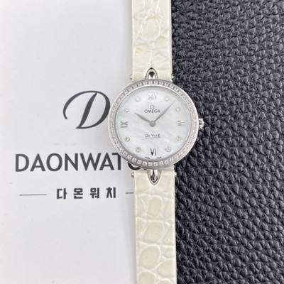 레플리카 [오메가] 여성용 드빌 424.18.27.60.52.001 프레스티지 듀드롭 27.4mm 다이아몬드 쿼츠 무브먼트 화이트 자개 다이얼 omg0238  