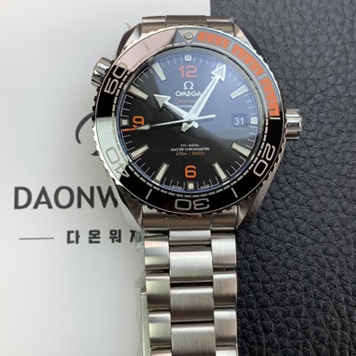 레플리카 [오메가] 남성용 씨마스터 신제품 215.30.44.21.01.002 플래닛 오션 600m 코-액시얼 마스터 크로노미터 43.5mm 오토매틱 Cal.8900 타입 메탈줄 블랙 다이얼 omg0196  