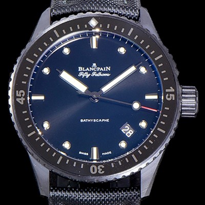 레플리카 [블랑팡] 남성용 하이퀄리티 피프티 패덤스 오토매틱 칼리버 1315타입 43.6미리 미리바티스카프 리얼 세라믹 UP!! 다이버 워치 블랙 다이얼 BLA77847  