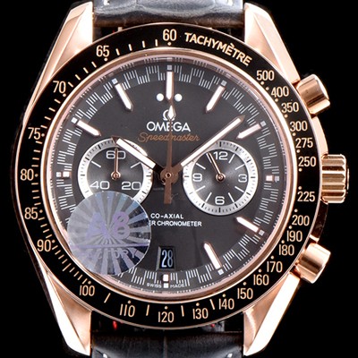 레플리카 [오메가] 남성용 스피드마스터 329.53.44.51.03.001 18K 로즈골드 레이싱 코-액시얼 마스터 크로노미터 타키미터 크로노그래프 그레이 다이얼 일본 수입산 쿼츠 무브먼트 OMG0542  