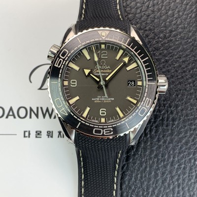 레플리카 [오메가] 남성용 씨마스터 신제품 215.32.44.21.01.002 플래닛 오션 600m 코-액시얼 마스터 크로노미터 43.5mm 오토매틱 Cal.8900 타입 우레탄줄 딤그레이 다이얼 omg0189  