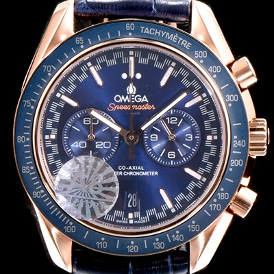 레플리카 [오메가] 남성용 스피드마스터 329.53.44.51.03.001 18K 로즈골드 레이싱 코-액시얼 마스터 크로노미터 타키미터 크로노그래프 블루 다이얼 일본 수입산 쿼츠 무브먼트 OMG05041  
