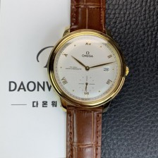 레플리카 [오메가] 남성용 드빌 스몰 434.53.41.20.02.001 세컨즈 마스터 크로노미터 18K 옐우골드 41mm 오토매틱 Cal.8802 타입 실버 다이얼 omg0216  