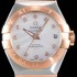 레플리카 [오메가] 남성용 여성 컬렉션 컨스틀레이션 123.20.27.20.55.003 오메가 코-액시얼 27MM 로마 숫자가 인그레이빙된 베젤 18K 로즈골드 콤비 화이트 자개 다이얼 쿼츠 무브먼트 OMG4110  