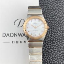 레플리카 [오메가] 여성용 컨스틀레이션 맨해튼 131.20.28.60.55.001 로즈골드 28mm 쿼츠 Cal.4061무브먼트 화이트 자개 다이얼 omg0227  