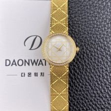 레플리카 
[디올] 여성용 라디드 사틴 25mm 다이아몬드 18K 옐루골드 쿼츠 무브먼트 화이트 자게 다이얼 dio1001  