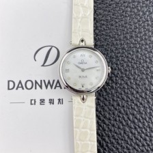 레플리카 [오메가] 여성용 드빌 424.13.27.60.55.001 프레스티지 듀드롭 27.4mm 쿼츠 무브먼트 화이트 자개 다이얼 omg0239  