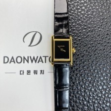 레플리카 [까르띠에] 여성용 탱크 루이스 미니 WGTA0212 18K 옐우골드 24mm 가죽줄 쿼츠 무브먼트 블랙 다이얼 car69376  