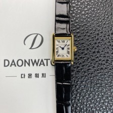 레플리카 [까르띠에] 여성용 탱크 루이스 미니 WGTA0212 18K 옐우골드 24mm 가죽줄 쿼츠 무브먼트 화이트 다이얼 car69374  