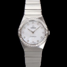 레플리카 [오메가] 여성용 컨스틀레이션 131.15.28.60.55.001 다이아몬드 세팅 베젤 28mm 쿼츠 무브먼트 화이트 자개 다이얼 omg0145  