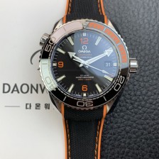 레플리카 [오메가] 남성용 씨마스터 신제품 215.32.44.21.01.001 플래닛 오션 600m 코-액시얼 마스터 크로노미터 43.5mm 오토매틱 Cal.8900 타입 우레탄줄 블랙 다이얼 omg0191  