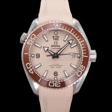 레플리카 [오메가] 남성용 씨마스터 신제품 215.32.44.21.09.001 플래닛 오션 600m 코-액시얼 마스터 크로노미터 43.5mm 오토매틱 Cal.8900 타입 우레탄줄 베이지 다이얼 omg20250  