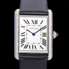 레플리카 [까르띠에] 여성용 탱크 돛대 W4TA0017 로마 인덱스 33.7mm 화이트 다이얼 큐빅베젤 가죽줄 쿼츠 무브먼트 CAR00568  