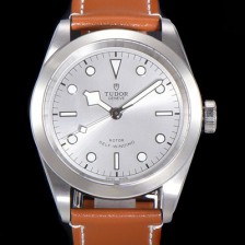 레플리카 [튜더] 남성용 블랙 베이 오토매틱 ETA2824-2  41mm 가죽줄 실버 다이얼 tud20946  