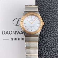 레플리카 [오메가] 여성용 컨스틀레이션 맨해튼 131.20.28.60.05.001 로즈골드 28mm 쿼츠 Cal.4061무브먼트 화이트 자개 다이얼 omg0226  