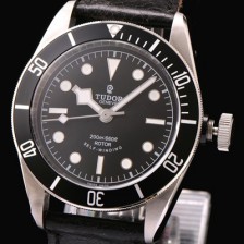 레플리카 [튜더] 남성용 헤리티지 블랙베이 브레이슬릿 블랙다이얼 TUD4200  