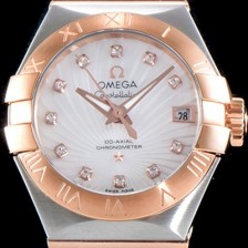 레플리카 [오메가] 남성용 여성 컬렉션 컨스틀레이션 123.20.27.20.55.001 오메가 코-액시얼 27MM 로마 숫자가 인그레이빙된 베젤 18K 로즈골드 콤비 화이트 자개 다이얼 쿼츠 무브먼트 OMG4121  