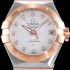 레플리카 [오메가] 남성용 여성 컬렉션 컨스틀레이션 123.20.27.20.55.001 오메가 코-액시얼 27MM 로마 숫자가 인그레이빙된 베젤 18K 로즈골드 콤비 화이트 자개 다이얼 쿼츠 무브먼트 OMG4121  