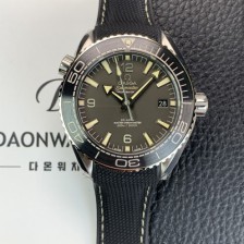 레플리카 [오메가] 남성용 씨마스터 신제품 215.32.44.21.01.002 플래닛 오션 600m 코-액시얼 마스터 크로노미터 43.5mm 오토매틱 Cal.8900 타입 우레탄줄 딤그레이 다이얼 omg0189  